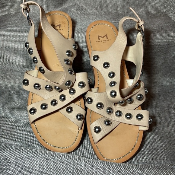 MARC FISHER LTD Prancer Studded Round Sandals Size 9.5 - Picture 2 of 6